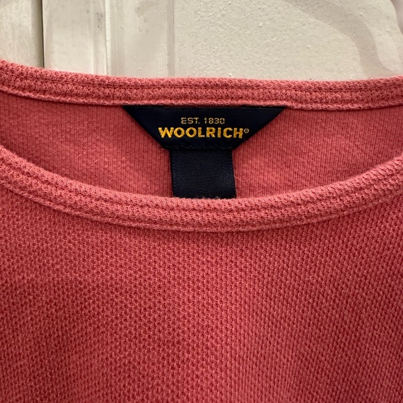 Women’s Woolrich basic top!🩷 - Picture 3 of 5